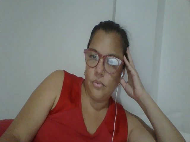 Live sex webcam photo for SweetLola01 #254987038