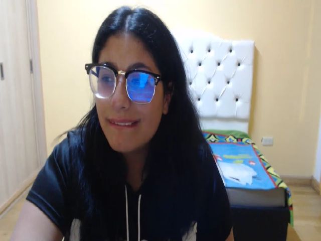 Live sex webcam photo for Aishafoxxx #252680121