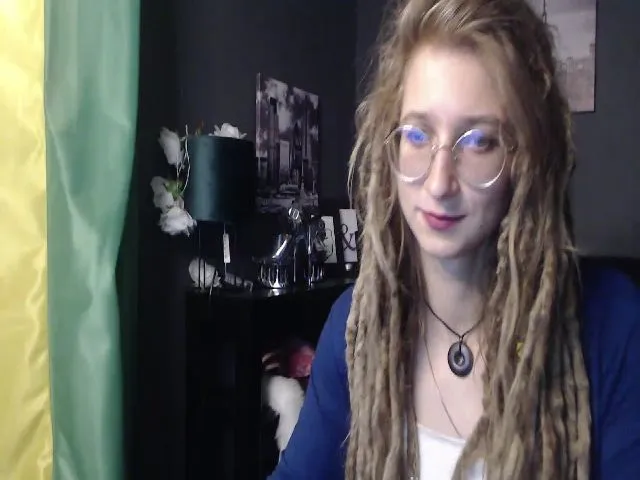 Live sex webcam photo for KINKYkeira #255580332
