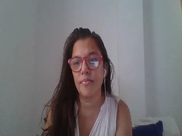 Live sex webcam photo for SweetLola01 #260948966