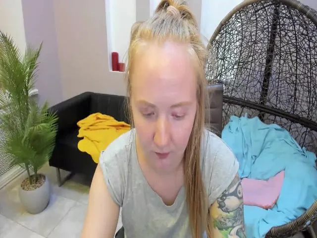 Live sex webcam photo for StunningKelly #256388135