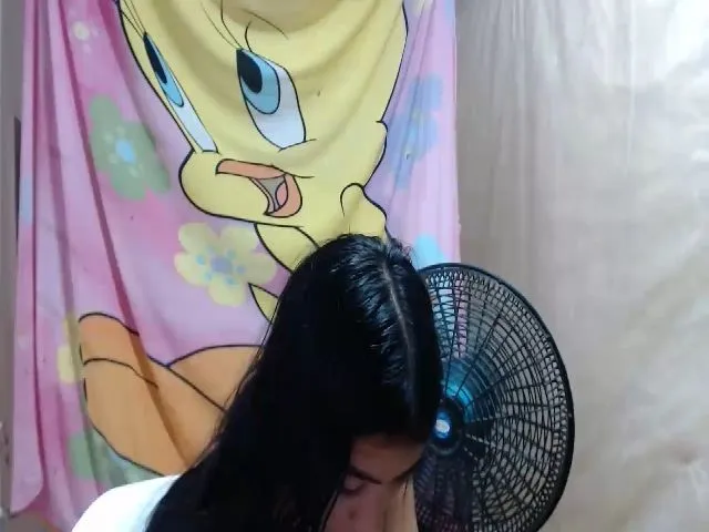 Live sex webcam photo for dollsquirtxxx #256114506
