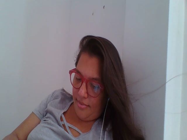 Live sex webcam photo for SweetLola01 #253477349