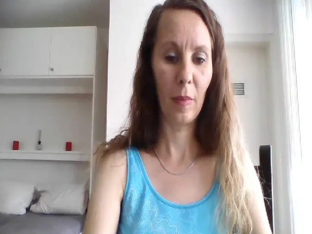 Live sex webcam photo for Naughtyliliy #254106034