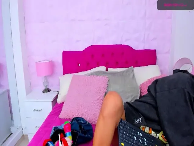 Live sex webcam photo for Sofia_Tayler #254317857