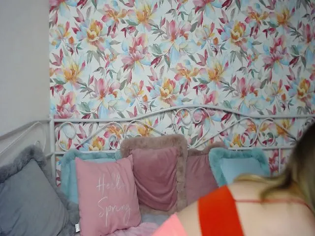 Live sex webcam photo for UnicornGirl_ #260125386
