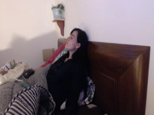 Live sex webcam photo for isabellazee2 #257310654