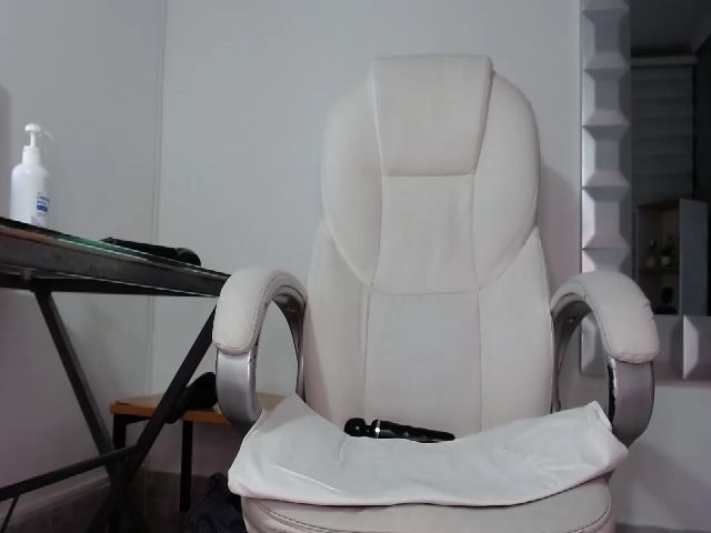 Live sex webcam photo for Roxaneharper #263978044