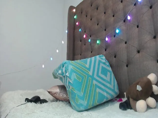 Live sex webcam photo for GreenBlondie #257802335