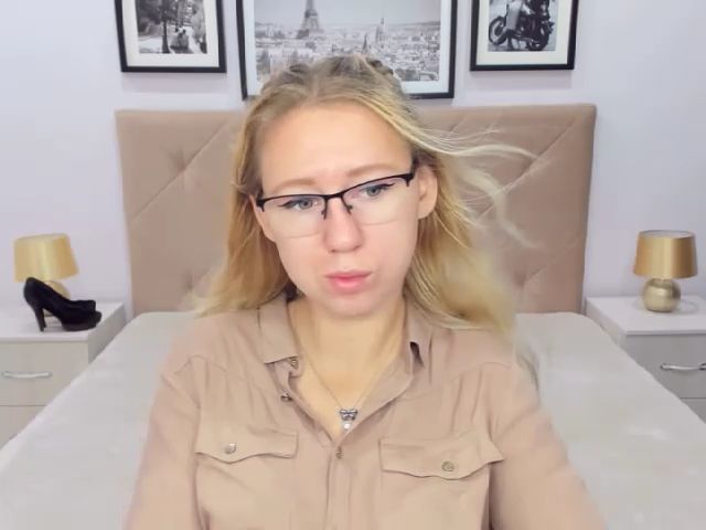 Live sex webcam photo for LizaSwan #255241422