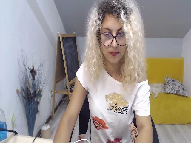 Live sex webcam photo for CurlyBella #264823735