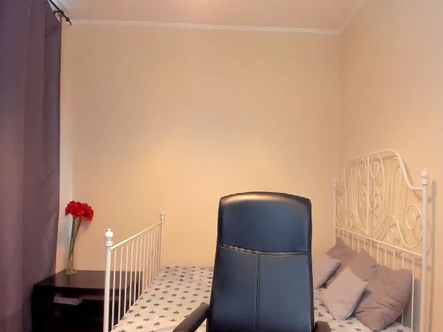 Live sex webcam photo for O1iv1a #254222836