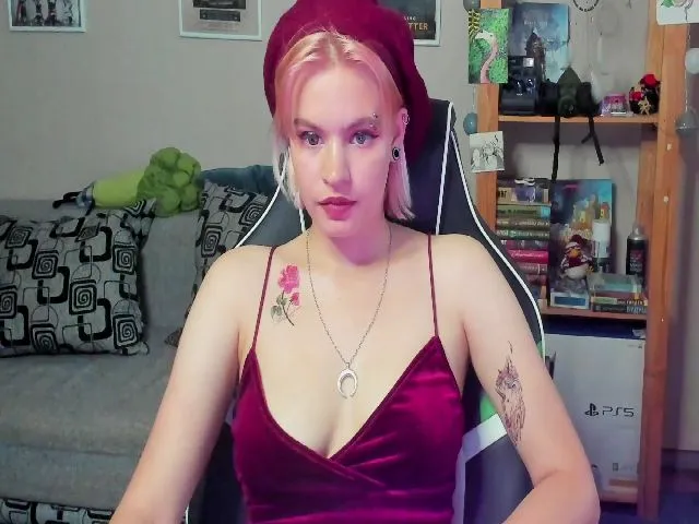 Live sex webcam photo for Sky_Drag0n #253669639