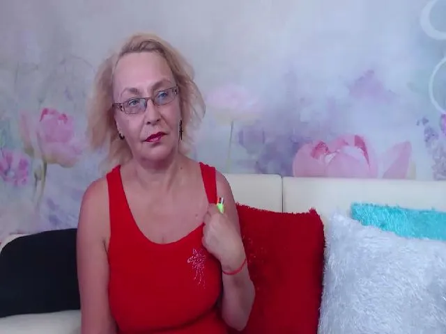 Live sex webcam photo for MommyWetBush #255031127