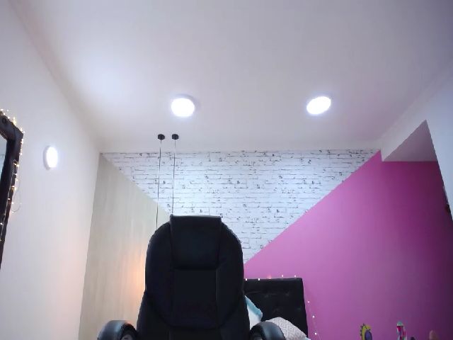 Live sex webcam photo for Khalesi69 #252856220