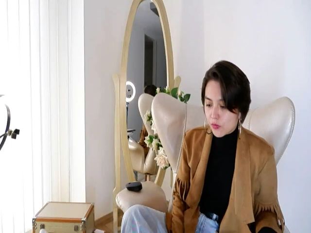 Live sex webcam photo for Anne_boleyn_ #256055227