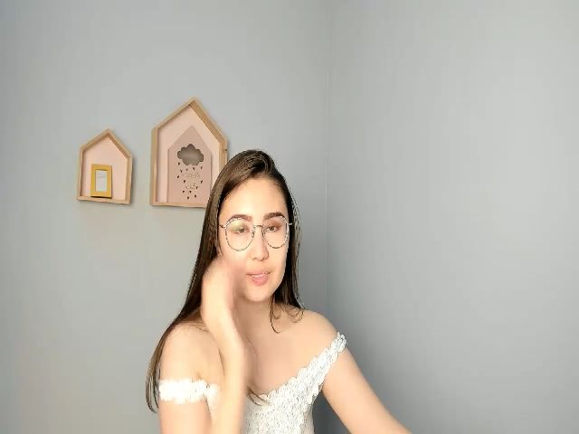 Live sex webcam photo for KimiNei #264536441