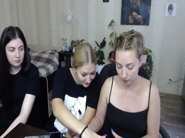 Live sex webcam photo for Emi_lywild #256194775