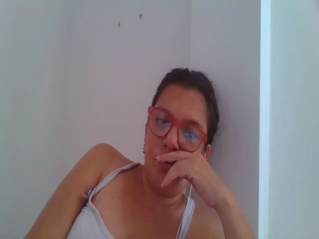 Live sex webcam photo for SweetLola01 #256020780