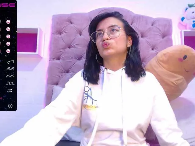 Live sex webcam photo for Emma-I #245298544