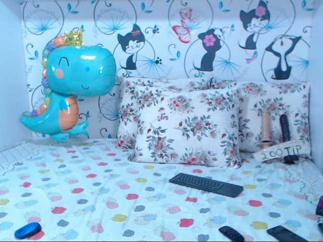 Live sex webcam photo for SpicyBrunnete #240989173