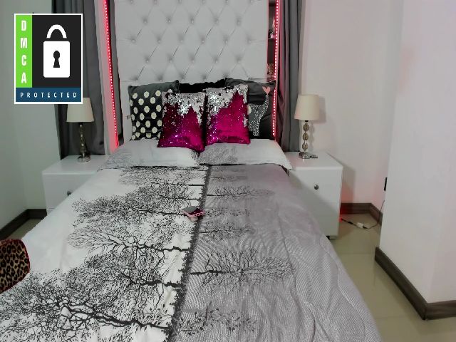 Live sex webcam photo for Anielli69Hot #256602942