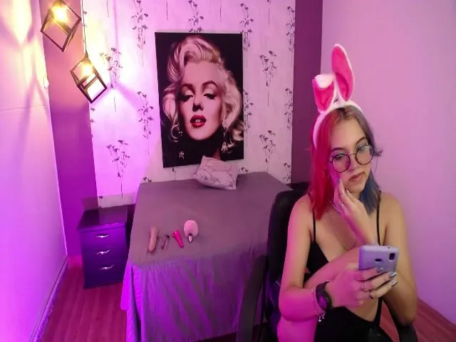 Live sex webcam photo for Spaaarkie #253440035