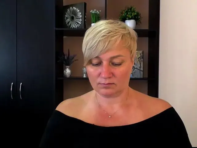 Live sex webcam photo for KailyMey #253793248