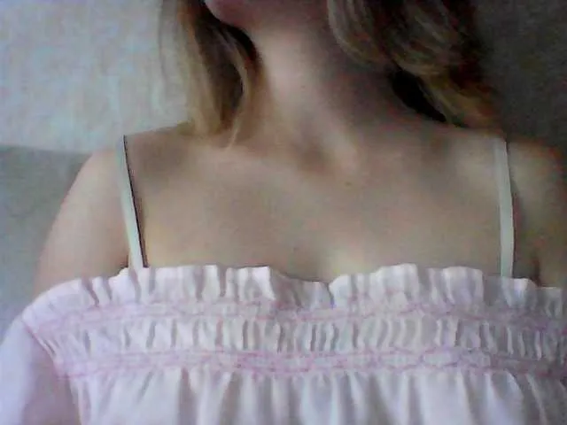 Live sex webcam photo for MillyShyness #251406469