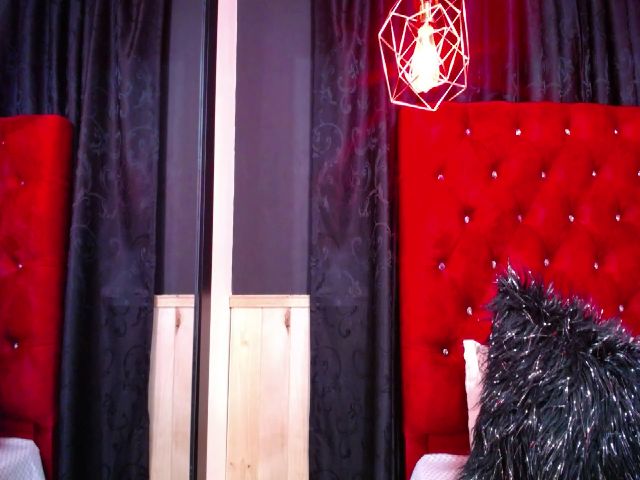 Live sex webcam photo for MeganJobs20 #252581333