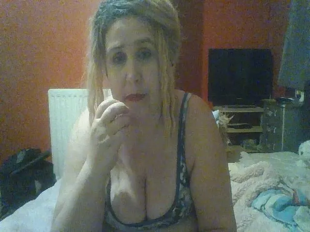 Live sex webcam photo for YUMMYMUMMY39 #263437886