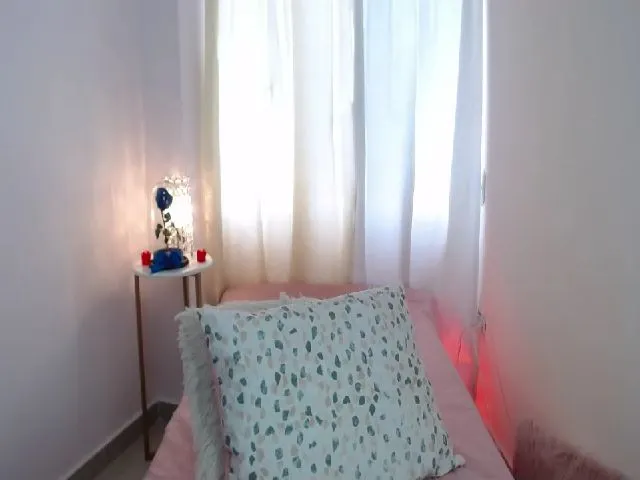 Live sex webcam photo for Silvia_Grey1 #259517106