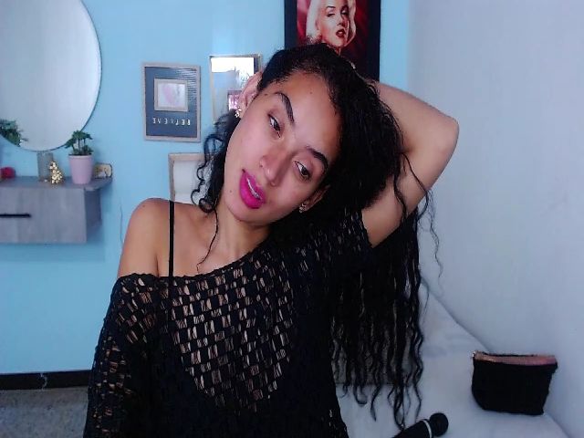 Live sex webcam photo for Jade_lee88 #260635108