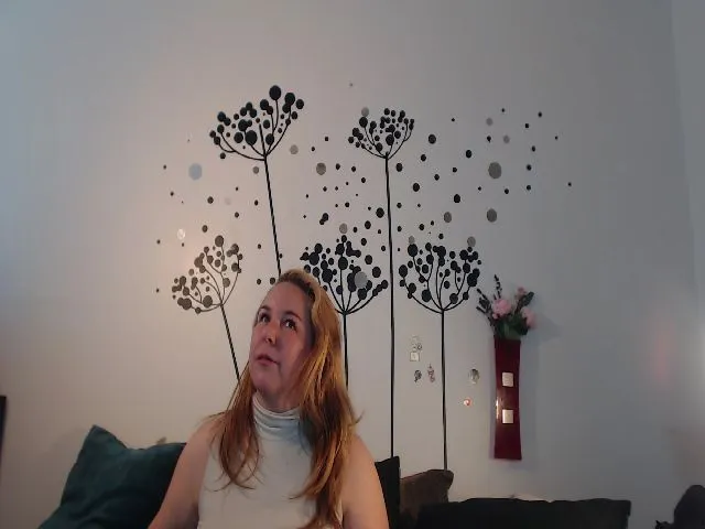 Live sex webcam photo for voluptuousDDD #256339203