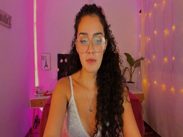 Live sex webcam photo for Karlieswet18 #259004799