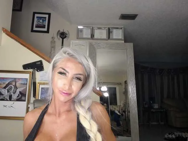 Live sex webcam photo for adrianna_fox #287953139