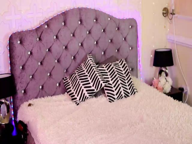 Live sex webcam photo for SashaBrie #254731647