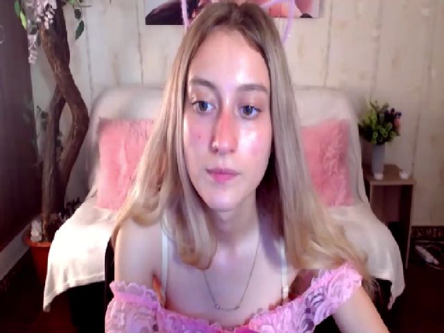 Live sex webcam photo for LinaRum__ #253053882