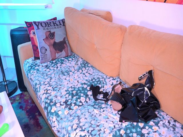 Live sex webcam photo for Candy_Lisa #262094142