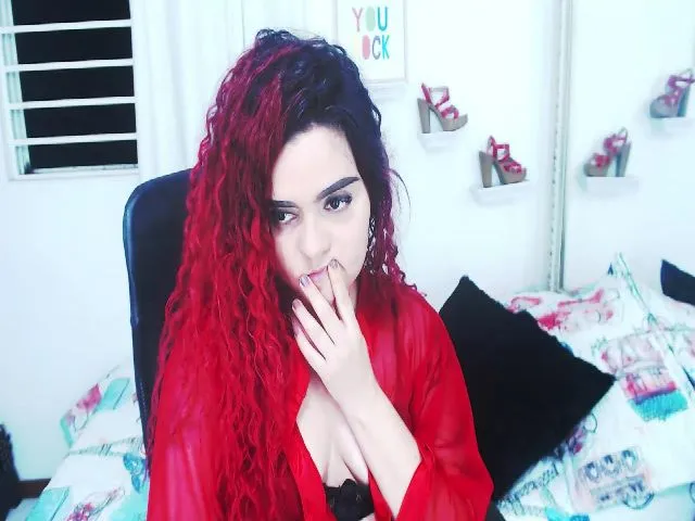 Live sex webcam photo for Twwiiggy #287851664