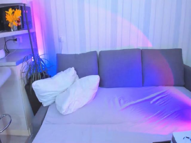 Live sex webcam photo for AwesomeRoxy #254774396