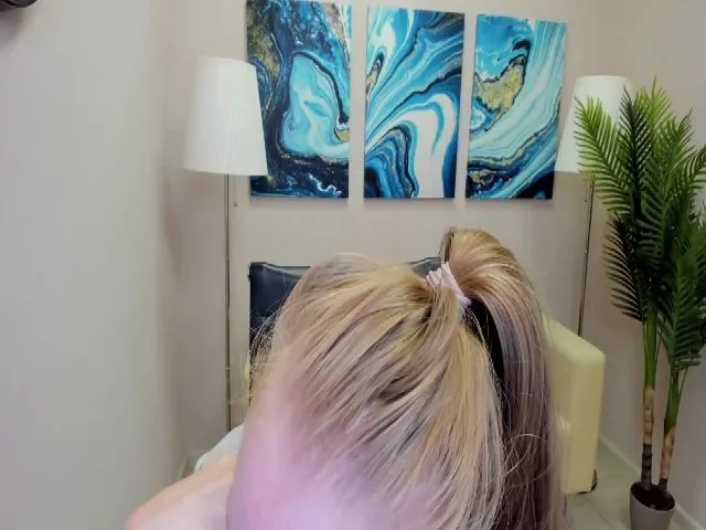 Live sex webcam photo for StunningKelly #257004017