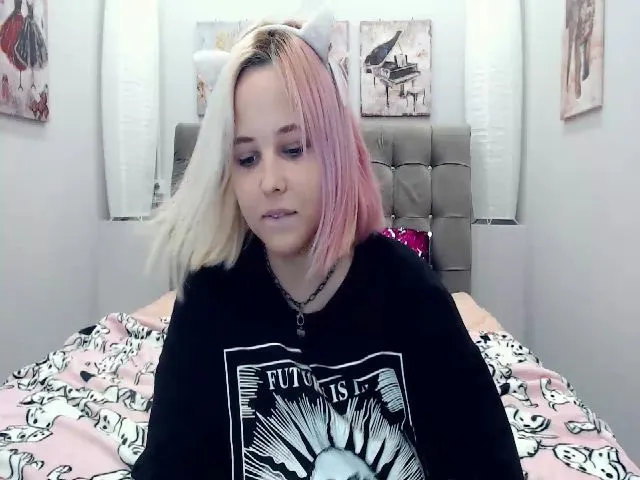 Live sex webcam photo for Helokit #255936651