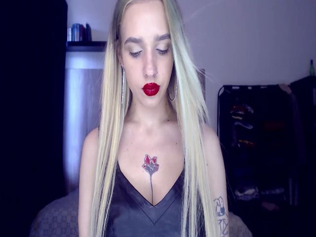 Live sex webcam photo for Miss_Linda_ #287885860