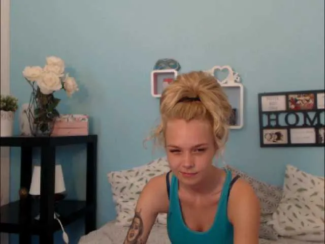 Live sex webcam photo for AnnaHappy18 #250071997