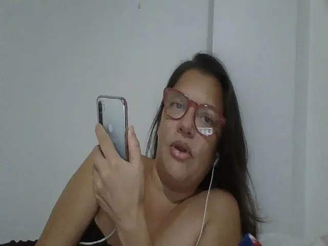 Live sex webcam photo for SweetLola01 #265305301