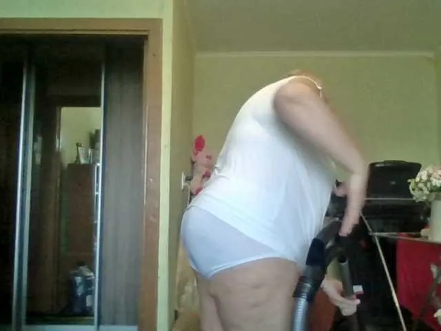 Live sex webcam photo for LOLA88888 #253402459