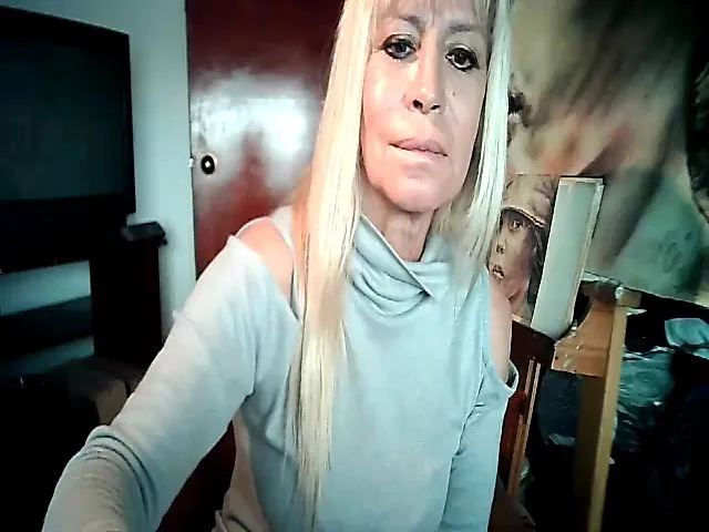 Live sex webcam photo for Latinablond7 #258298425