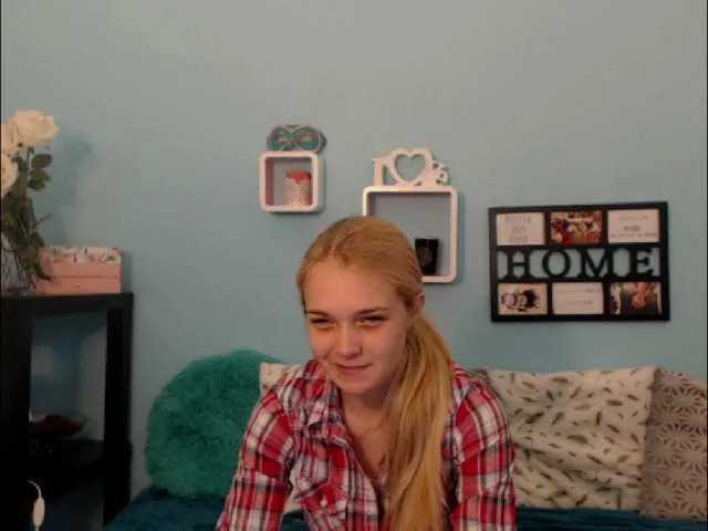 Live sex webcam photo for AnnaHappy18 #241855317