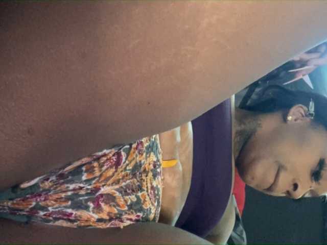 Live sex webcam photo for CreameSENSATI #241197578